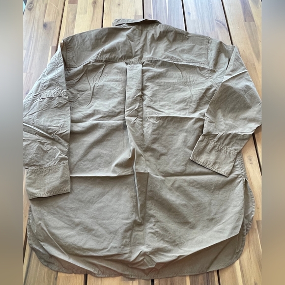 Banana‎ Republic Br Sport Beige Button Up Hiking Fishing Cargo Shirt Size Medium - Picture 2 of 4